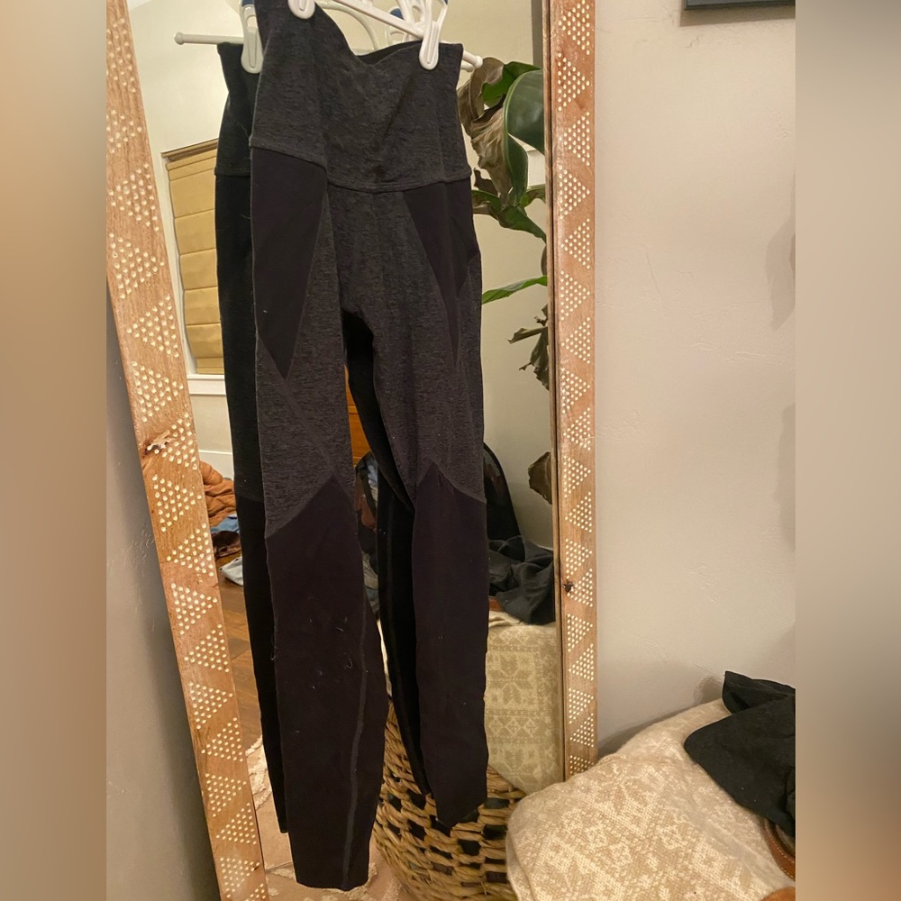 LOWEST PRICE POSSIBLE: Oakley | Black and Grey Leggings | Size S